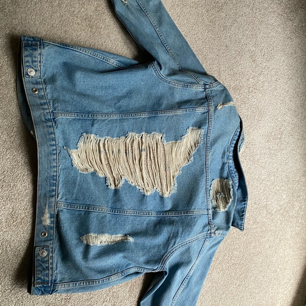 TOPSHOP RIPPED DENIM JACKET - Picture 2 of 3